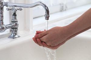 フランスベッド工場倉庫内特設展示場とは