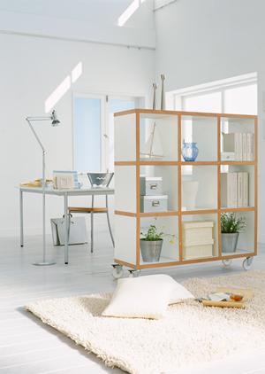 壁に簡単に棚を作れる金具が人気